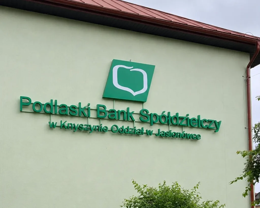 Litery przestrzenne jako element oznakowania sieci Banków Spółdzielczych