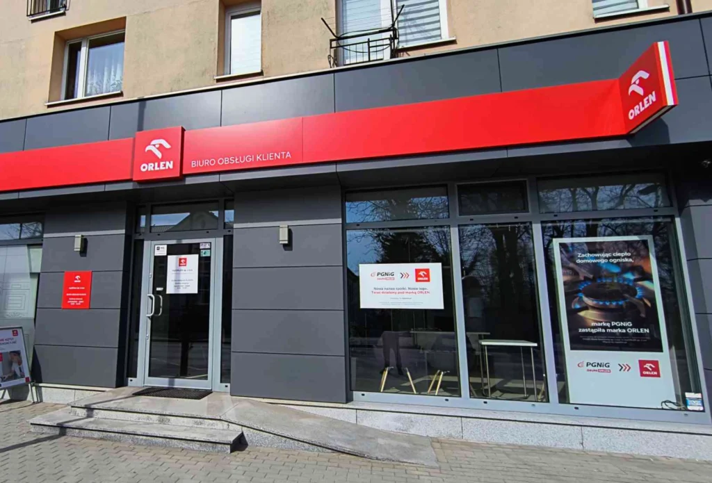 Oznakowanie zewnętrzne punktu obsługi klienta myORLEN